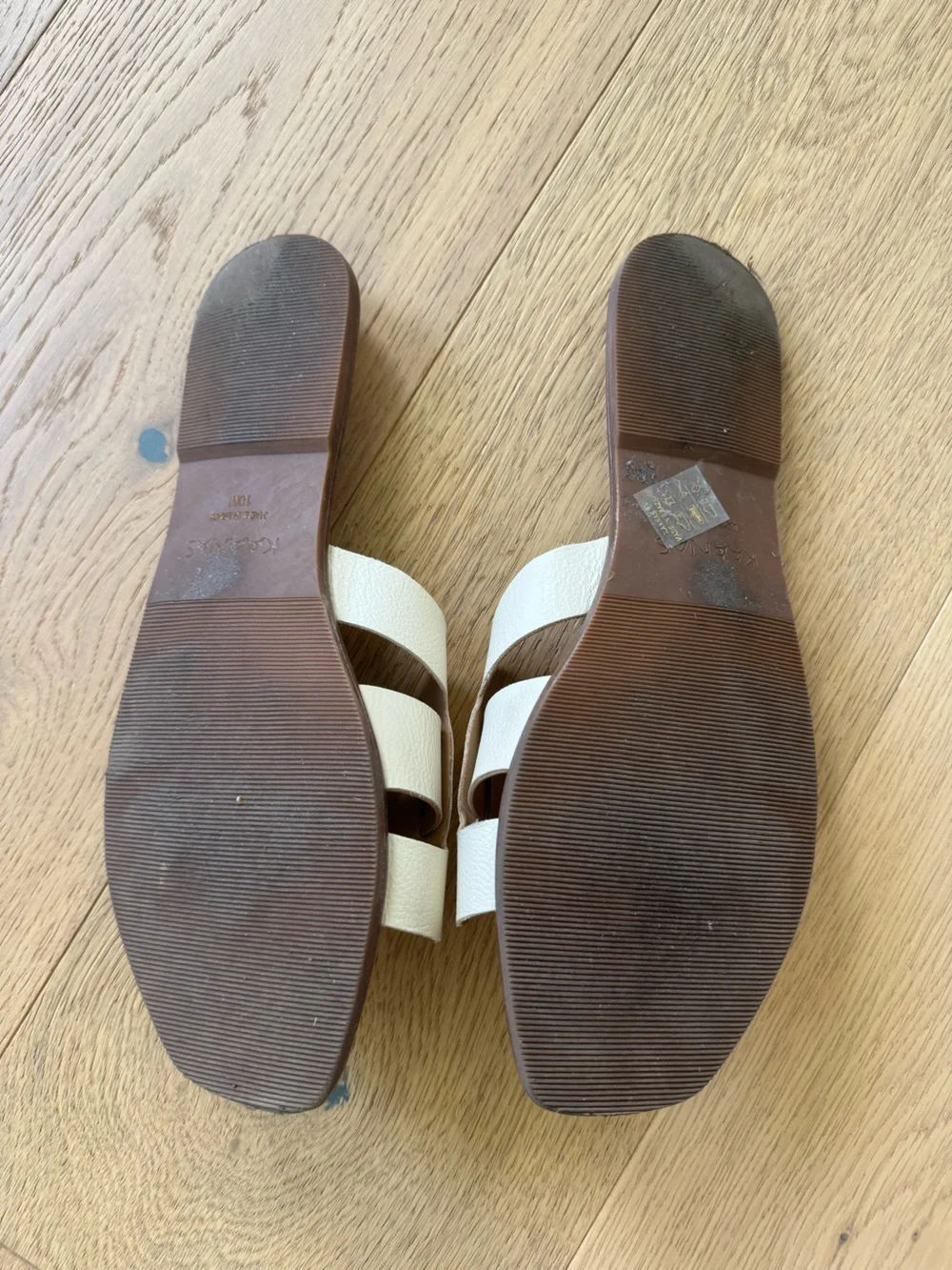 Kaanas Cream Leather Slide Sandals